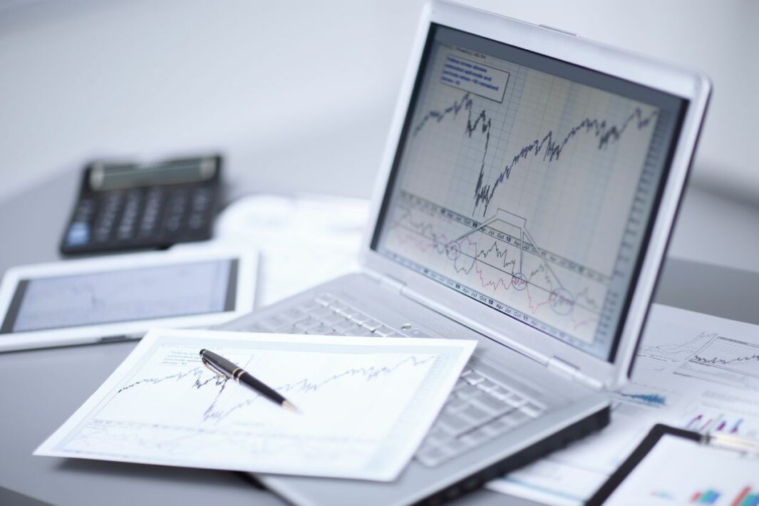 All 3 major indices close lower for the week. 1st declines in 5 trading weeks